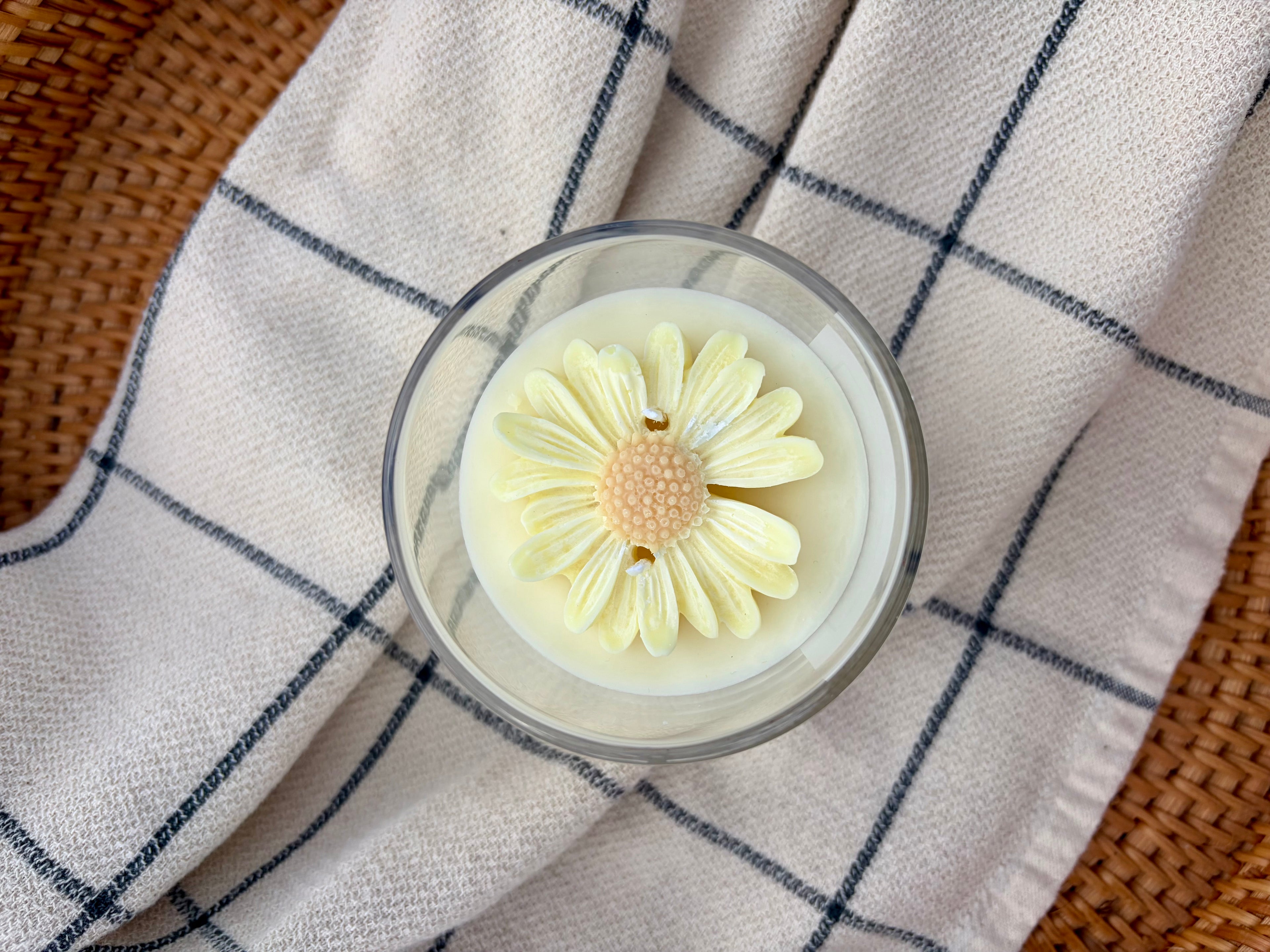 Daisy Candle